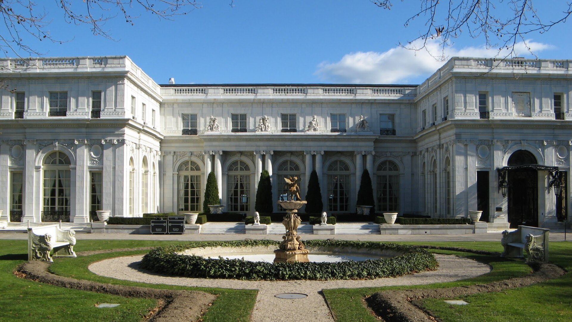 The white terracotta facade of Rosecliff and its garden fountain in Newport